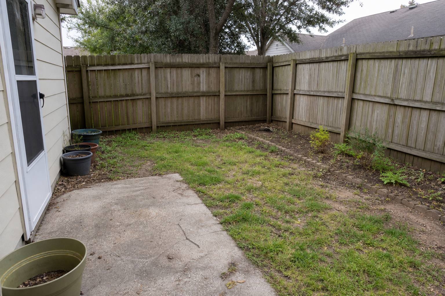 Ordinary yard before AI yard design